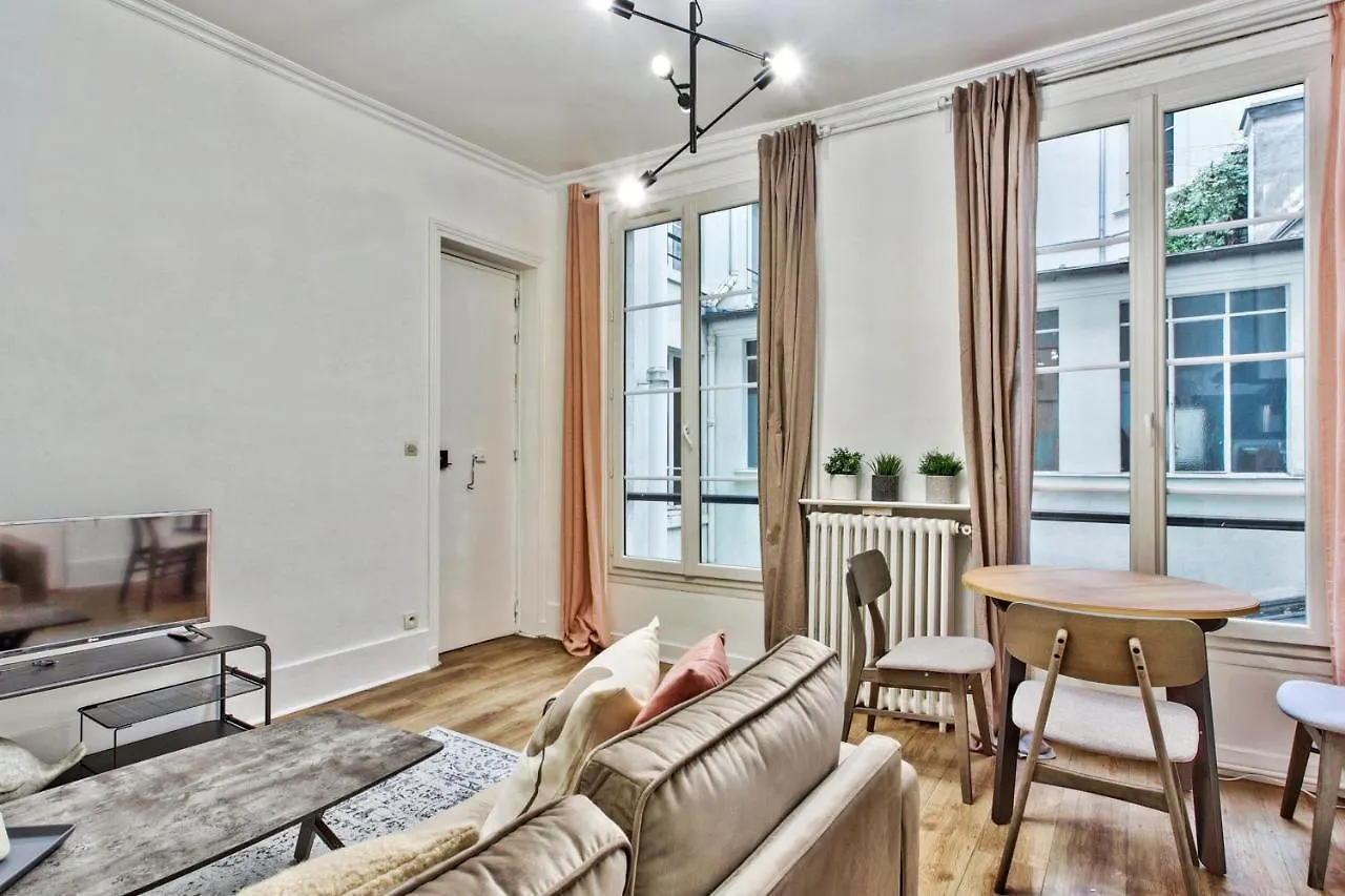 Beautiful Flat Just Nearby Madeleine In Paris - Welkeysアパートメント アパート